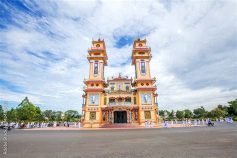 Cao Dai Temple! A Kaleidoscope of Culture and Religious Harmony in Tay Ninh!